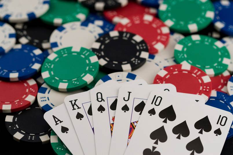 Bluff trong Poker là gì là câu hỏi của đa số anh em mới chơi.